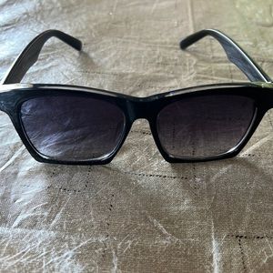 Simply Vera Vera wang sunglasses